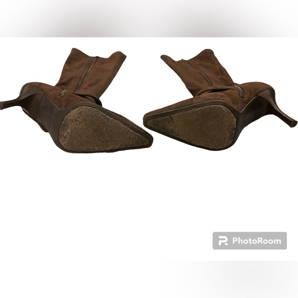 Stunning Knee High Size 7 Suede Brown Boots with Gold Buckle and 3 inch heel - Picture 5 of 5